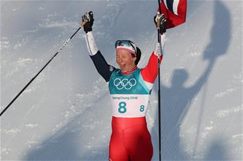 越野滑雪女子30公里集体出发（传统技术）比赛：挪威选手夺冠
