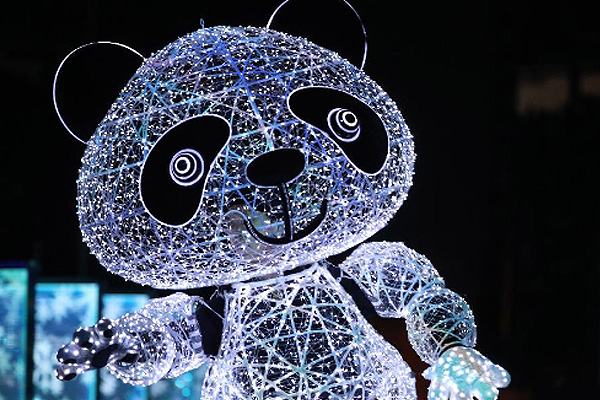 熊猫信使、“冰屏”和机器人舞步如何打造？中国智慧点亮“北京8分钟”