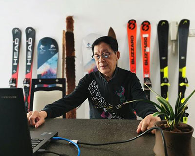 首位全国滑雪冠军为北京冬奥组委滑雪战队网上授课