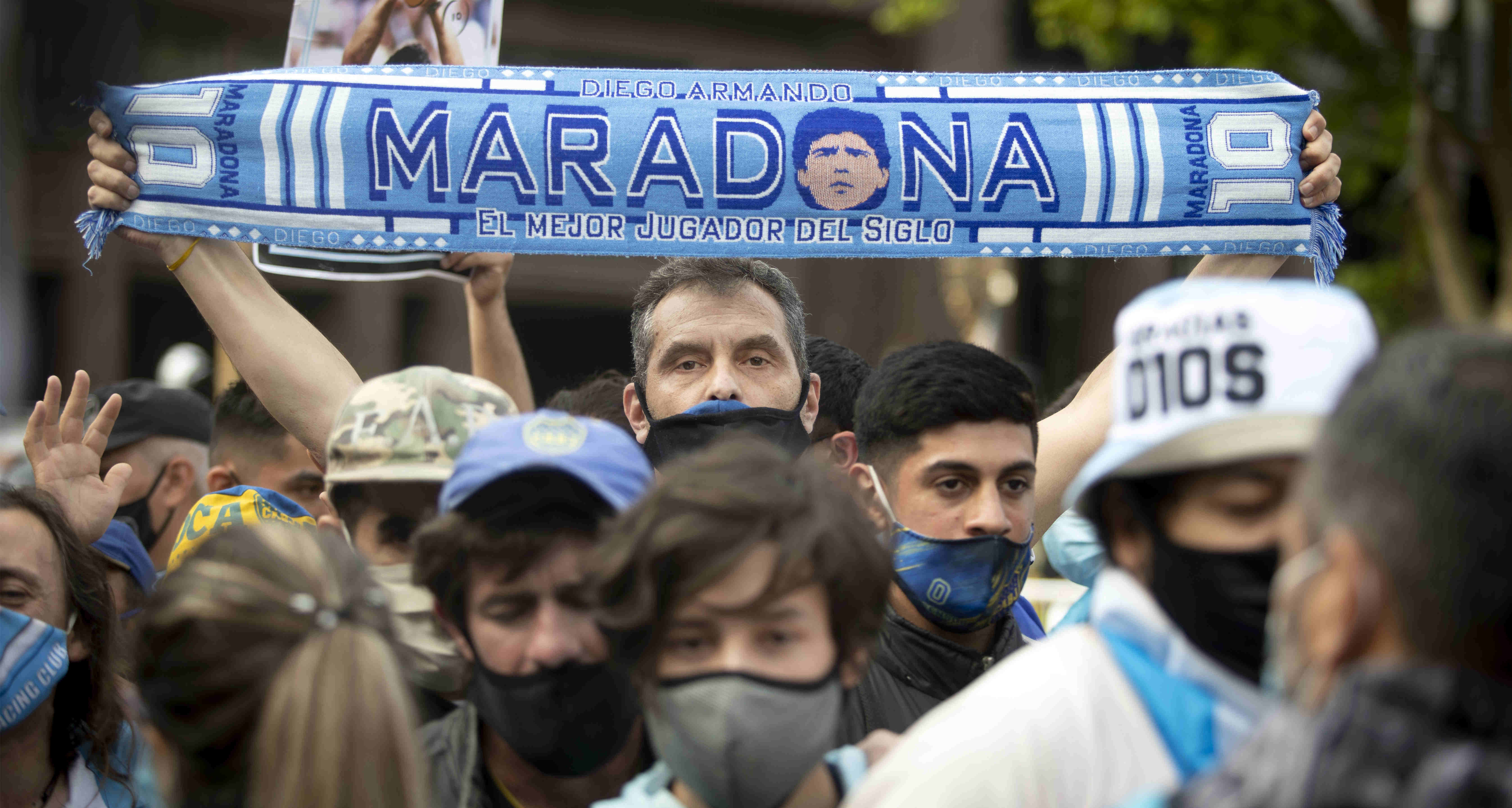 足球——阿根廷总统府举行马拉多纳遗体告别仪式