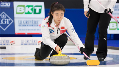女子冰壶世锦赛第二日中国队两战一胜一负
