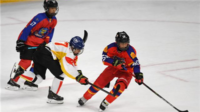 首届北京冰球公开赛在“双奥场馆”五棵松体育中心收官