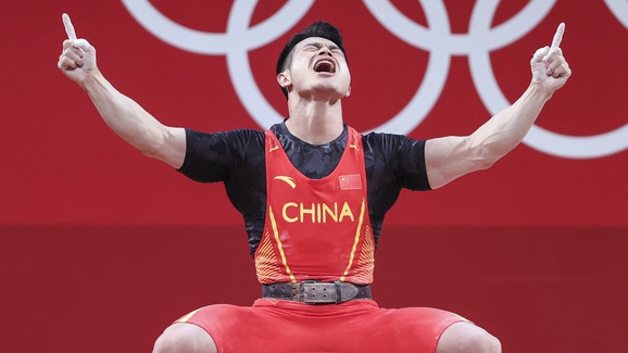 实力碾压！石智勇破世界纪录斩获男举73公斤级金牌